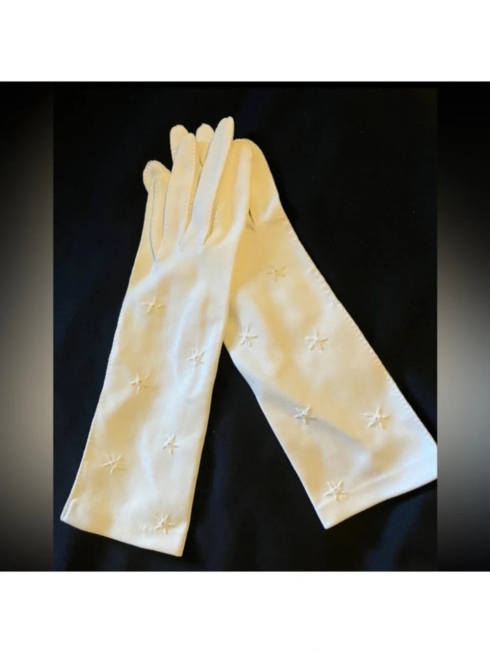 Elegant Ivory Embroidered Women's Gloves